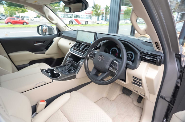 ランクル300専門店トミーモータース