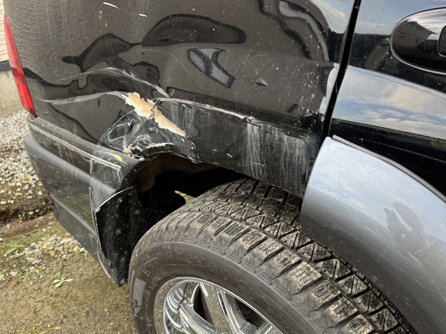 札幌 ランドクルーザー バンパー傷 修理前