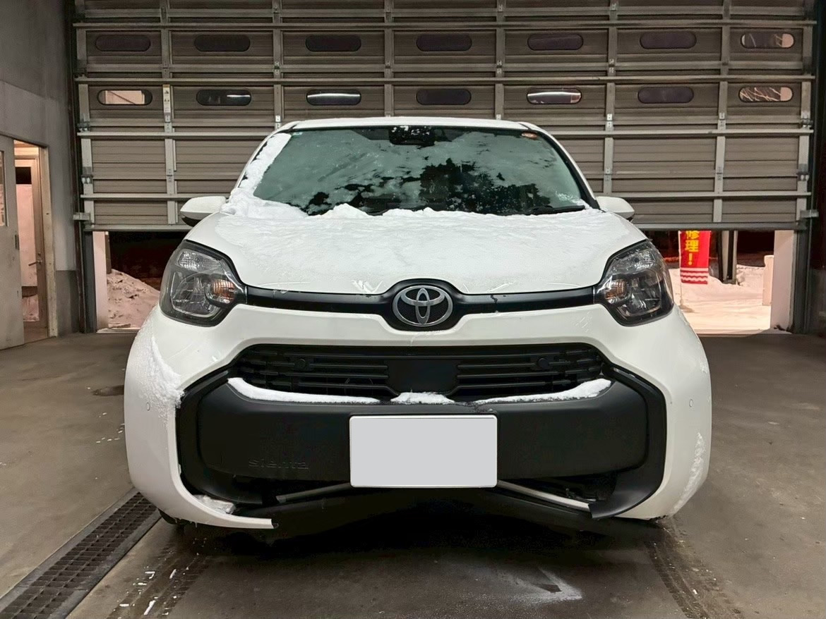 札幌 トヨタ バンパー傷 修理前