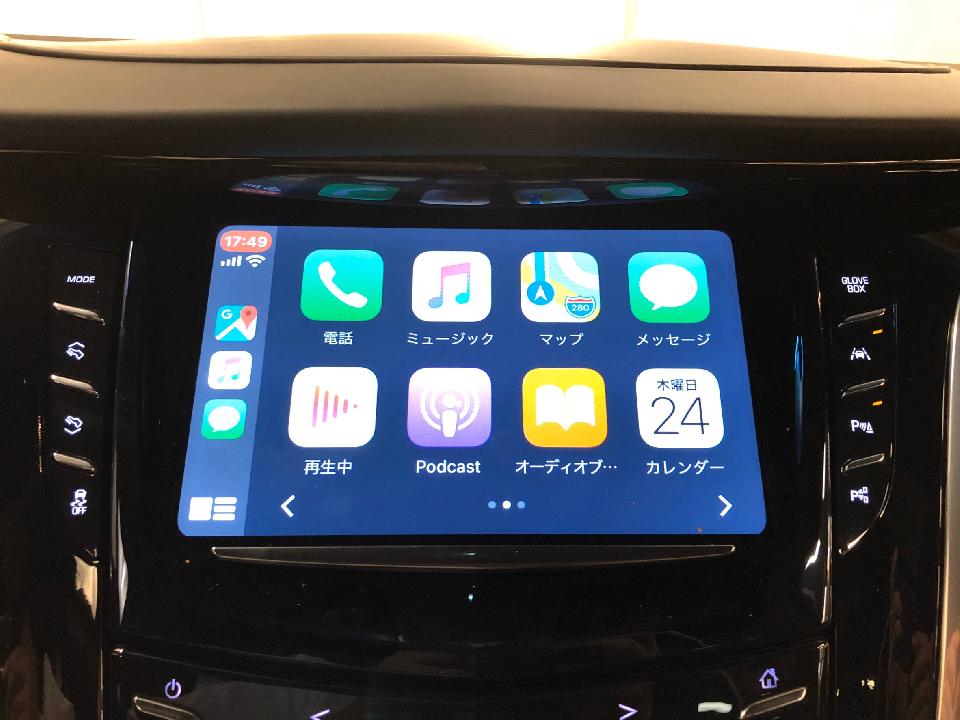 Apple　CarPlay。<br />
インフォテインメントシステム「CUE」は日本語表示に対応しています。<br />
