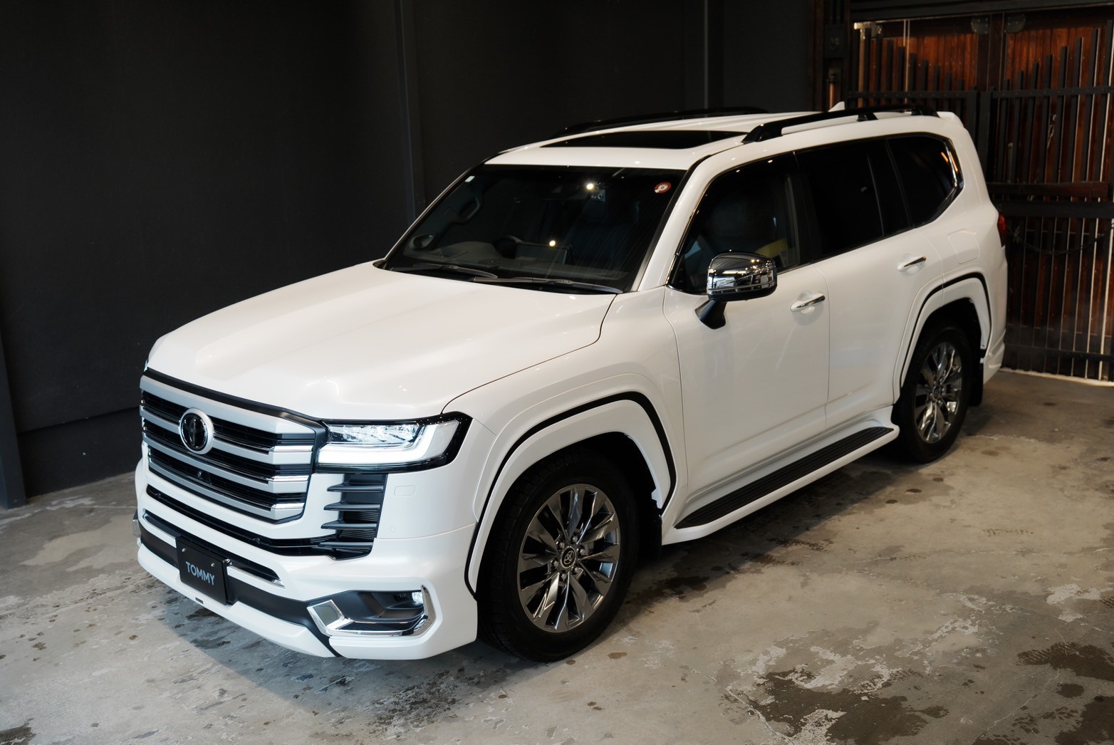 ランドクルーザー300 ZX 4WD ワンオーナー フルモデリスタ