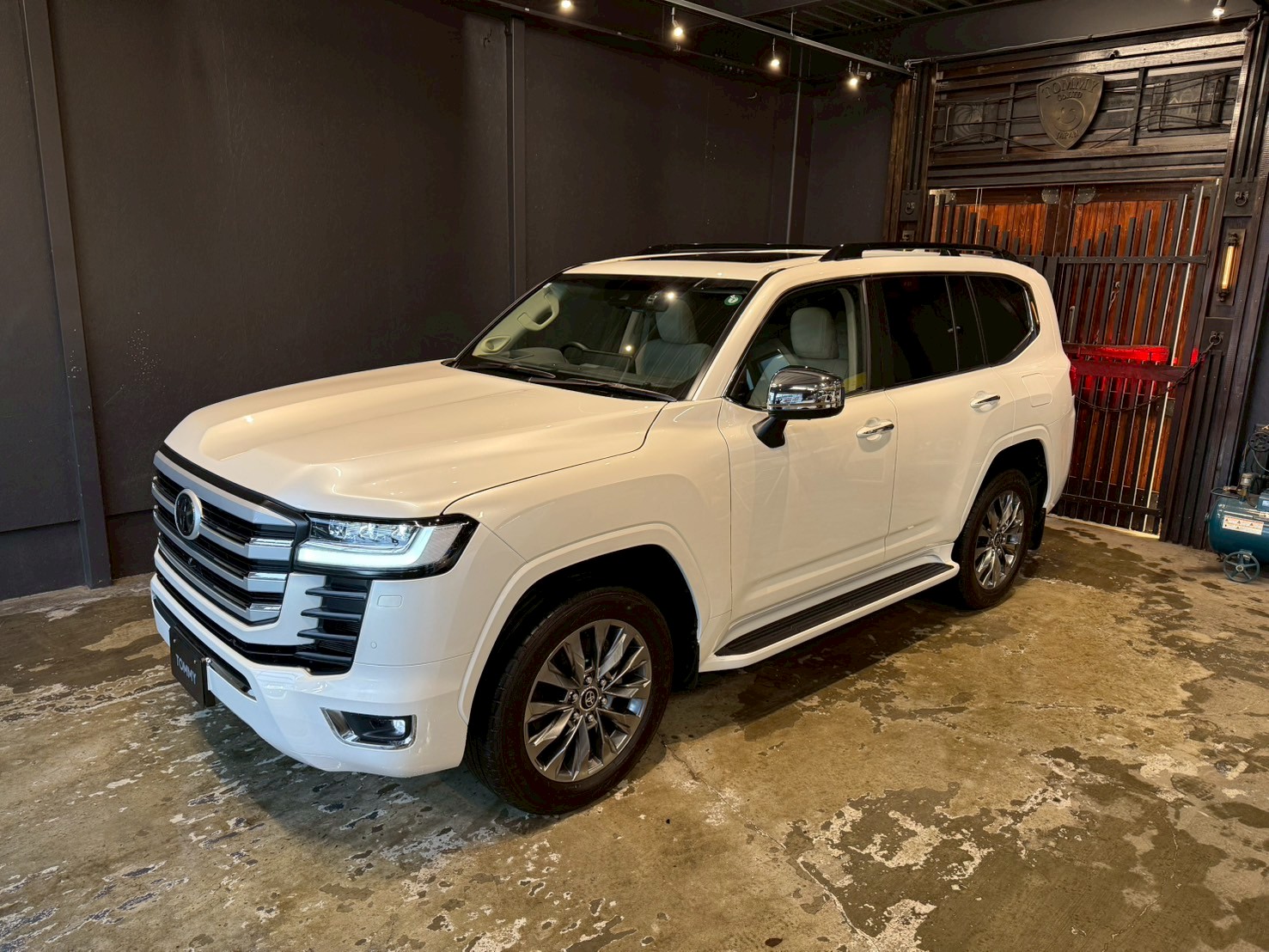 トヨタ ランドクルーザー300 ZX ディーゼル 4WD 5人乗り サンルーフ ルーフレール メッキドアミラーカバー