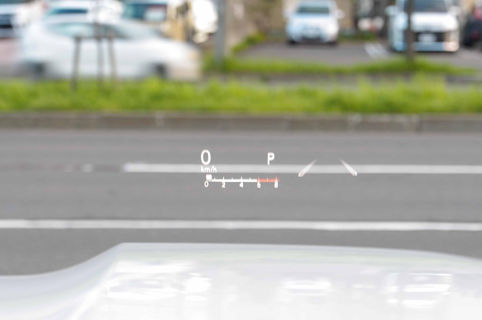 カラーヘッドアップディスプレイが装備されています！