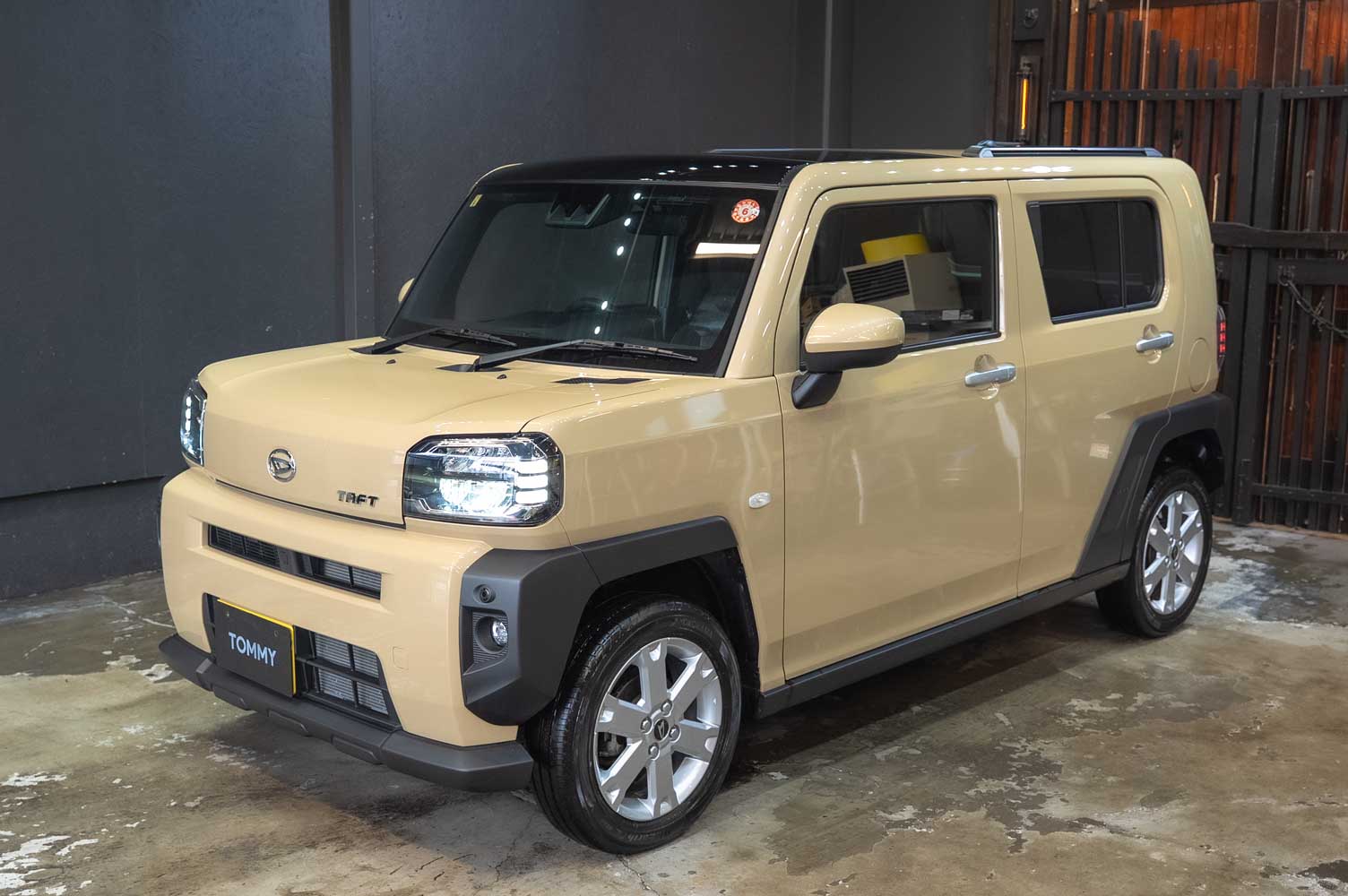 ダイハツ タフト 660G ecoIDLE非装着 4WD ガラスルーフ・スマアシ・シートヒーター・アダプティブドライビングビーム・標識認識機能・衝突警報機能