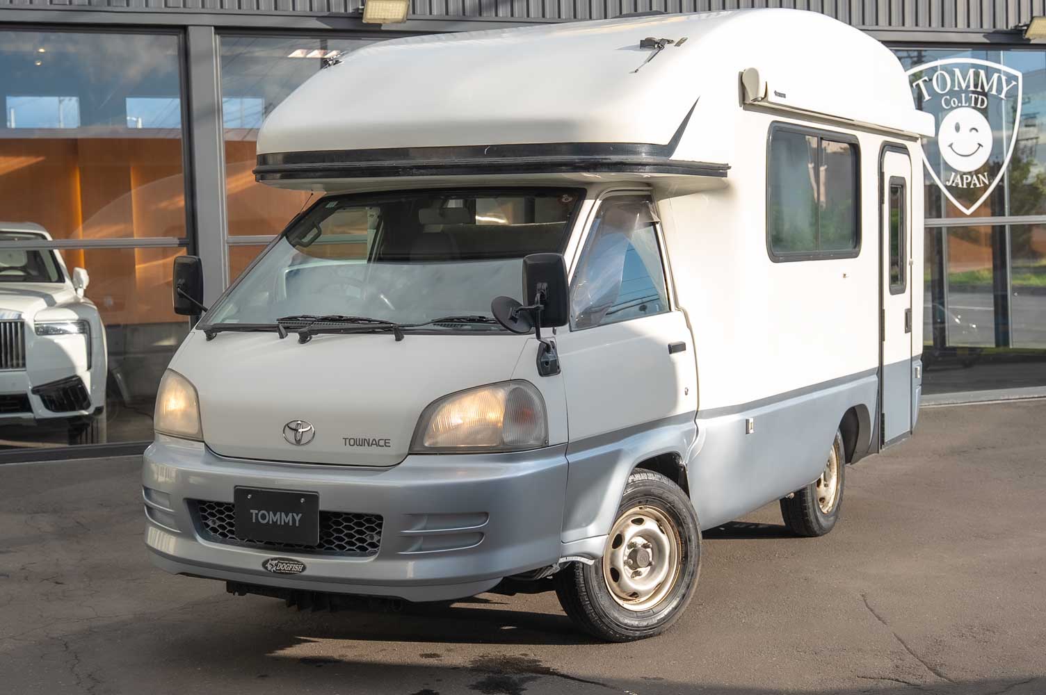 トヨタ タウンエーストラック 2.2D DXシングルロング三方開 4WD キャンピングカー・ETC・社外ナビ・ベッド・キッチン・冷蔵庫・OMNSTORサイドオーニング・折り畳み収納テーブル・多彩なシートアレンジ・収納・カーテンレール・サブバッテリ用電流/電圧計