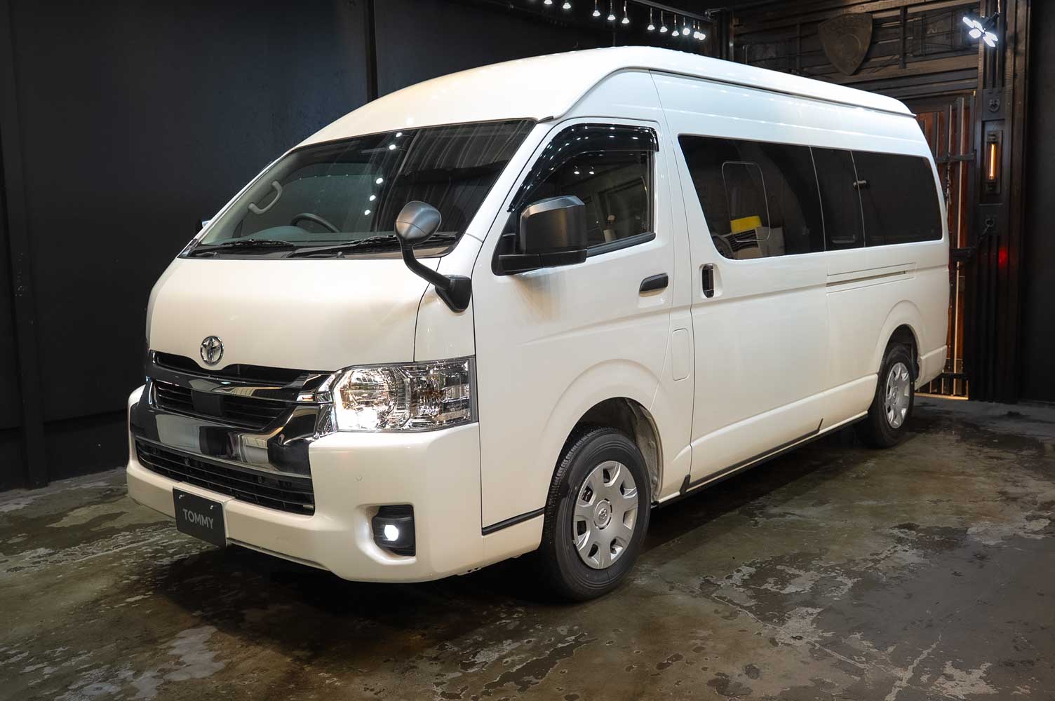 トヨタ ハイエースバン 4ドアバン2.7DXワイド SロングHR GL 4WD　LEDヘッドランプ パノラミックビューモニター Dインナーミラー LEDフォグ イージークローザー付(片側スライドドア+バックドア) リヤクーラー リヤヒーター(サイドトリム内) フロアマット サイドバイザー