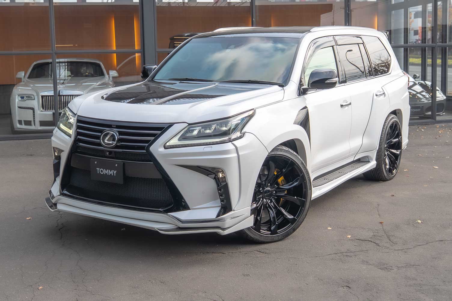 レクサス LX570　マクレビ・リアエンタ・社外フルカスタム