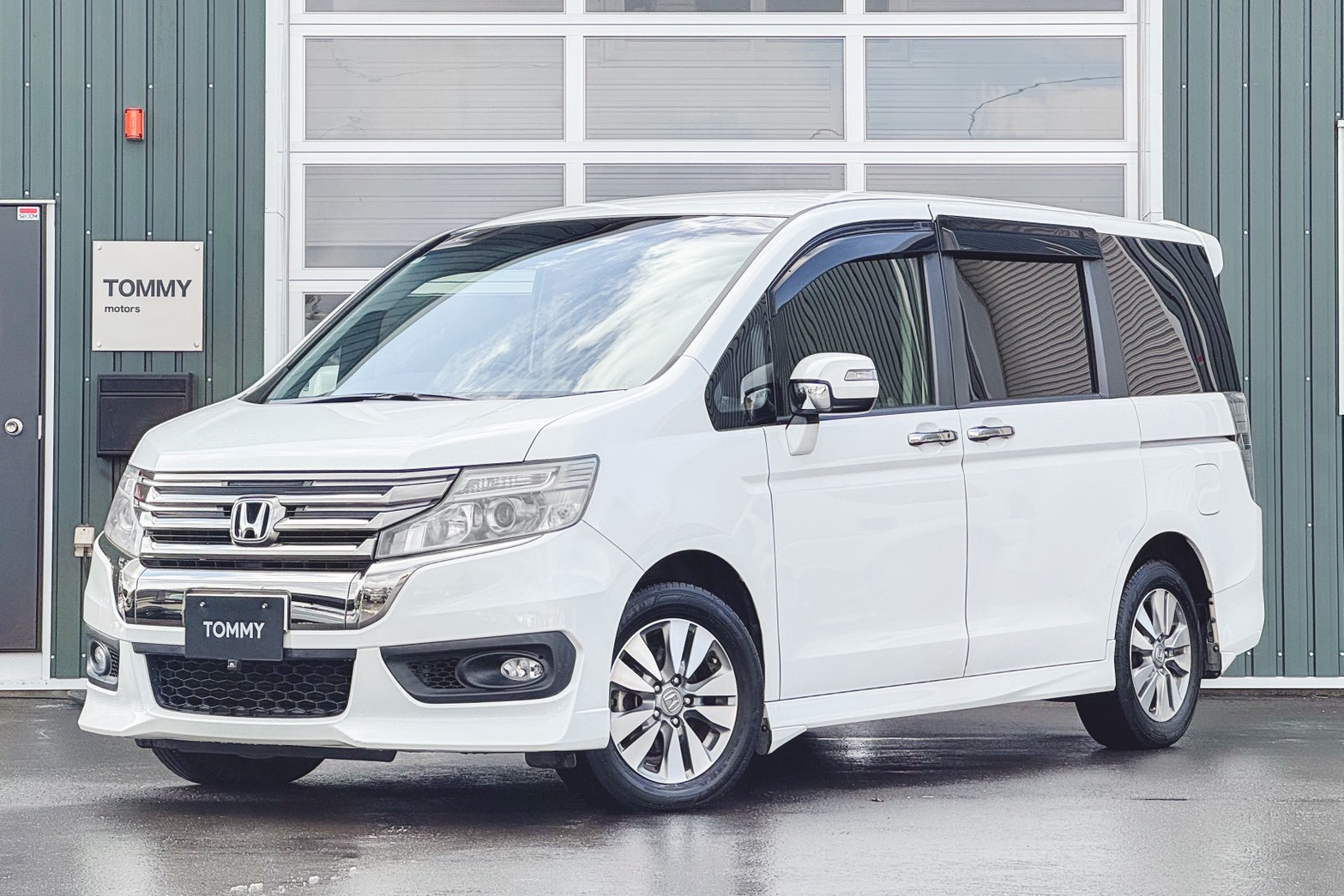 ホンダ ステップワゴン 2.0スパーダZクールスピリット 4WD　バックカメラ・フリップダウンモニター・両側電動スライドドア・純正9インチナビ・ETC・クルコン