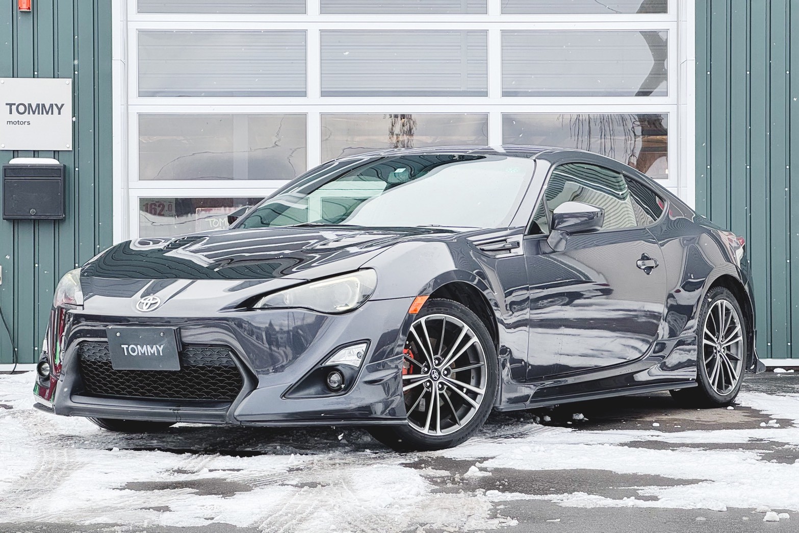 トヨタ 86 2.0GT　6MT・豪州仕様フロントバンパー・社外リアディフューザー・TRDダックテールリアスポイラー・社外バキューム計・社外水温計・社外油温計・社外油圧計・社外マフラー