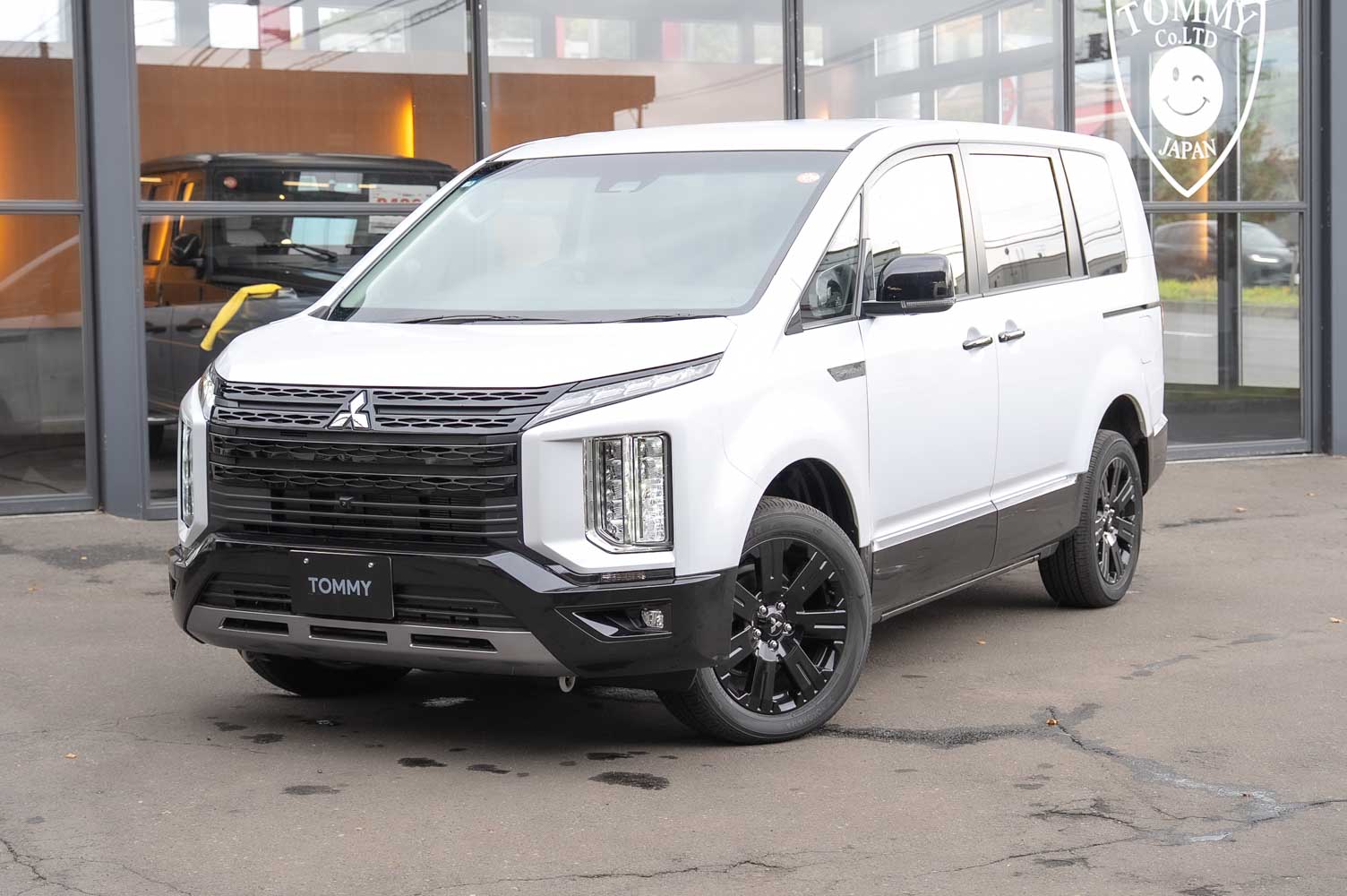 三菱 デリカ D:5 2.2DT CHAMONIX電動サイドステップ装着 4WD