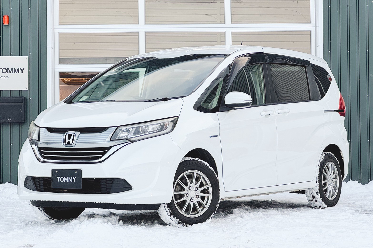 ホンダ フリード 1.5ハイブリッドG 4WD　バックカメラ・フリップダウンM・片側パワスラ・LEDヘッドライト・エンスタ