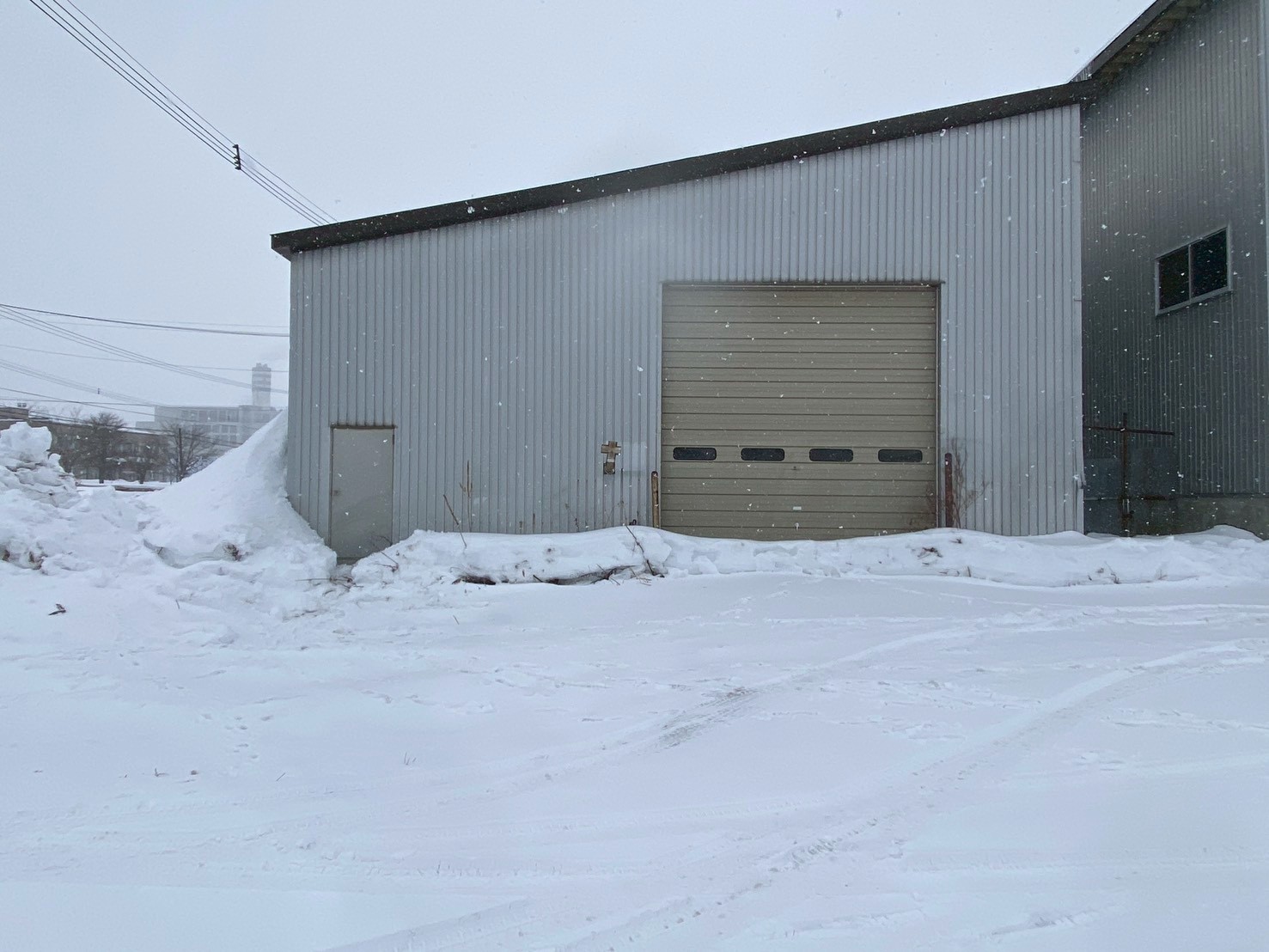 白石区東米里2152-9　72坪倉庫