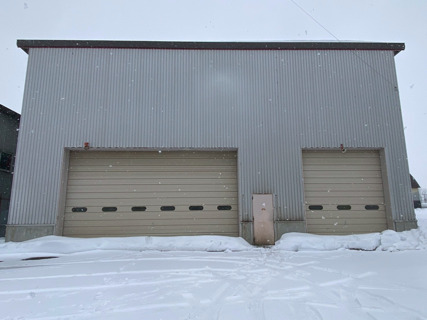 白石区東米里2152-9　106坪倉庫